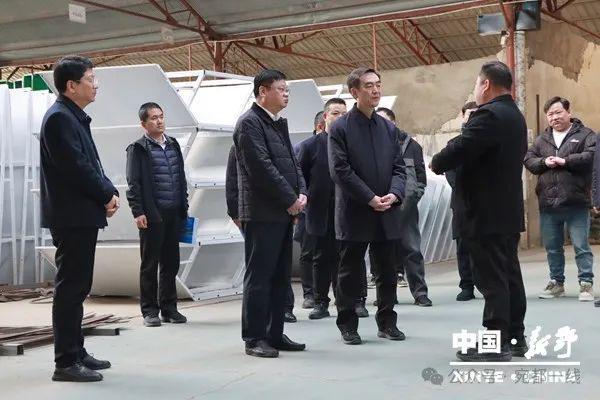 河南省工业和信息化厅到新野调研企业重大技术装备研发生产与推广应用、智能制造等情况(图3)